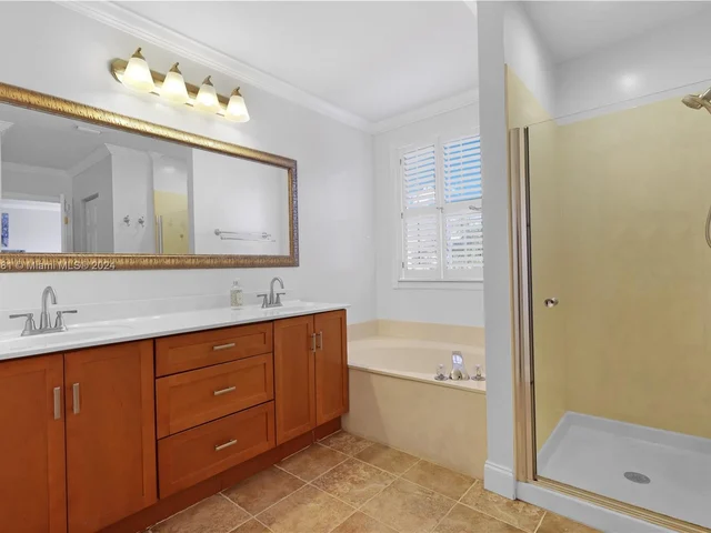 580 Carrington Dr, Weston FL 33326