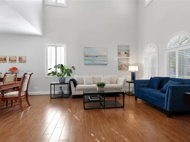 580 Carrington Dr, Weston FL 33326