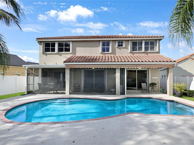 580 Carrington Dr, Weston FL 33326