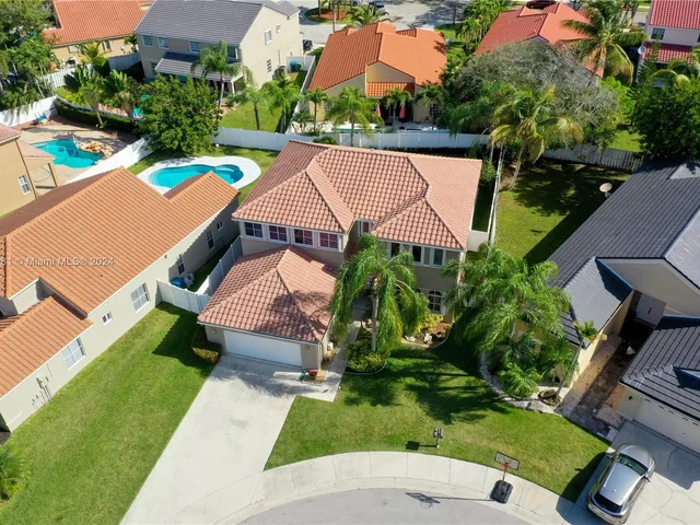 580 Carrington Dr, Weston FL 33326