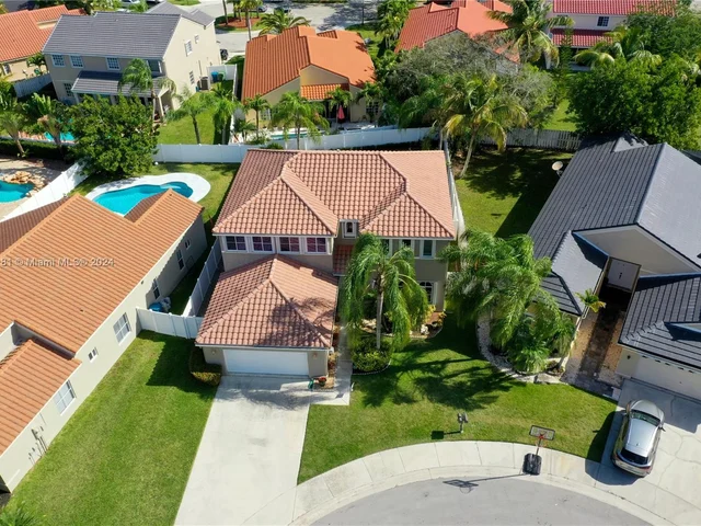 580 Carrington Dr, Weston FL 33326