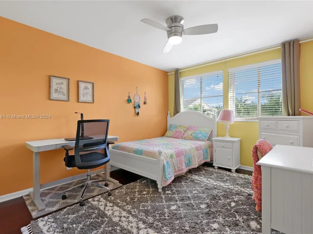 580 Carrington Dr, Weston FL 33326