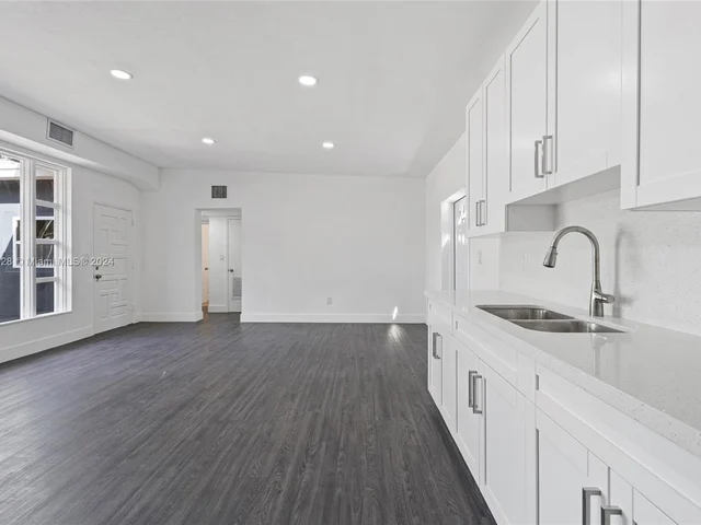 434 NW 110th St, Miami FL 33168