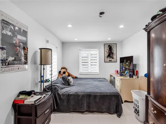 17180 NE 1st Ave, North Miami Beach FL 33162