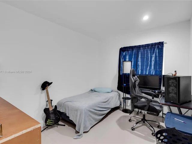 17180 NE 1st Ave, North Miami Beach FL 33162