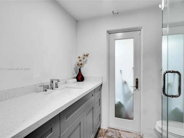 17180 NE 1st Ave, North Miami Beach FL 33162