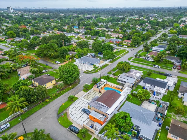 17180 NE 1st Ave, North Miami Beach FL 33162