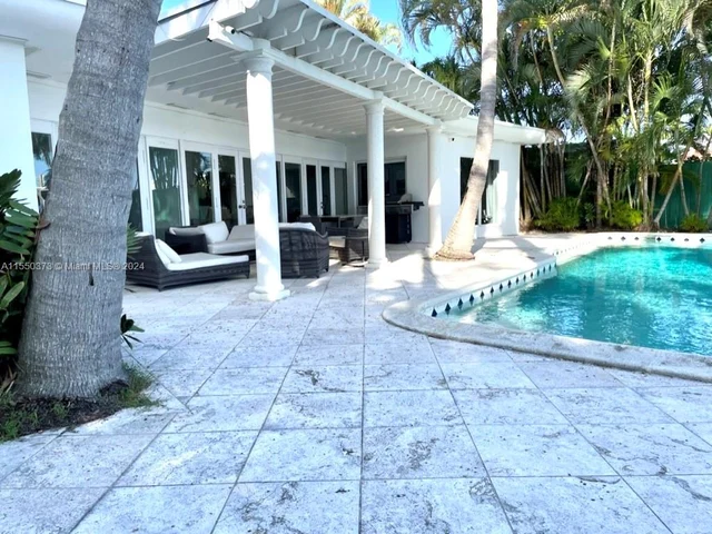 1200 Bay Dr, Miami Beach FL 33141