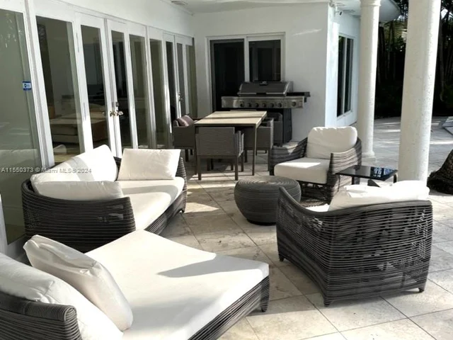 1200 Bay Dr, Miami Beach FL 33141