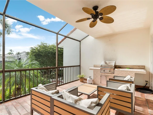 2000 S Bayshore Dr # 48, Miami FL 33133