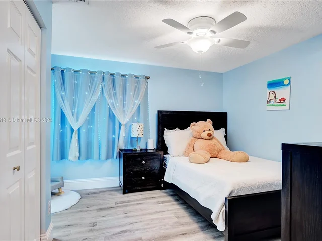 6516 NW 99th Ln, Parkland FL 33076