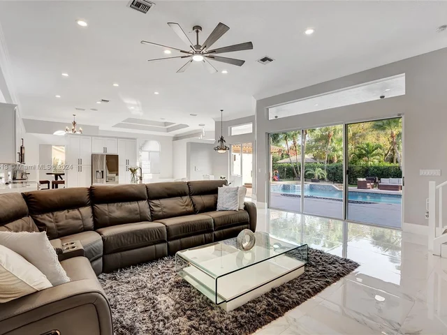 6516 NW 99th Ln, Parkland FL 33076