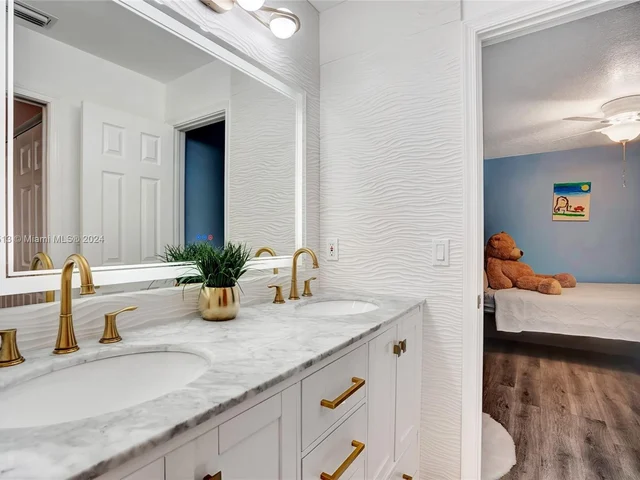 6516 NW 99th Ln, Parkland FL 33076