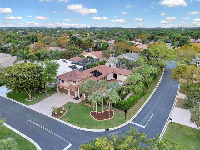 6516 NW 99th Ln, Parkland FL 33076