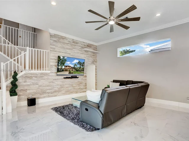 6516 NW 99th Ln, Parkland FL 33076