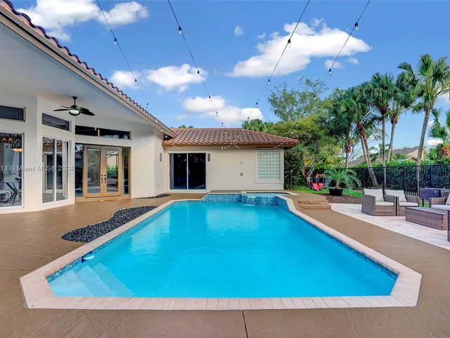 6516 NW 99th Ln, Parkland FL 33076