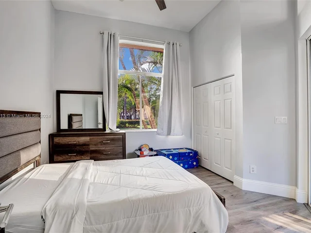 6516 NW 99th Ln, Parkland FL 33076