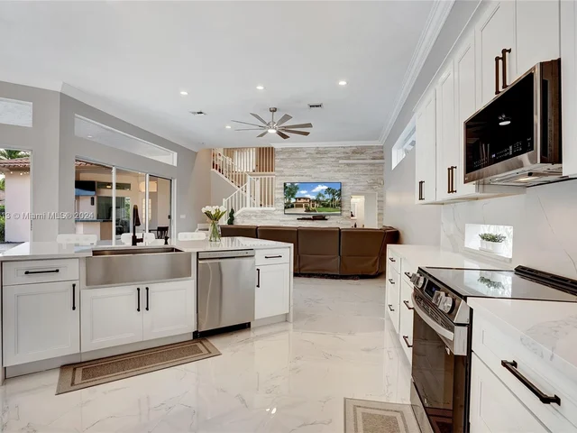 6516 NW 99th Ln, Parkland FL 33076