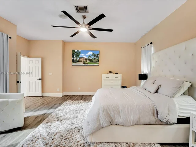 6516 NW 99th Ln, Parkland FL 33076