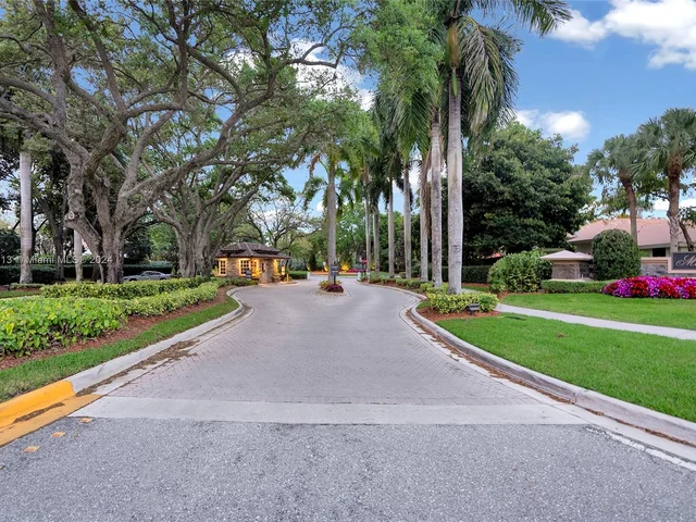 6516 NW 99th Ln, Parkland FL 33076