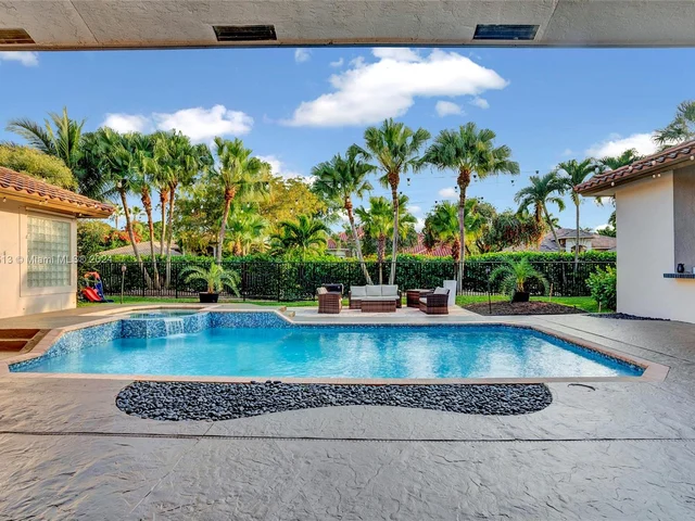 6516 NW 99th Ln, Parkland FL 33076