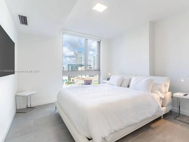 227 NE 2nd St # 1503, Miami FL 33132