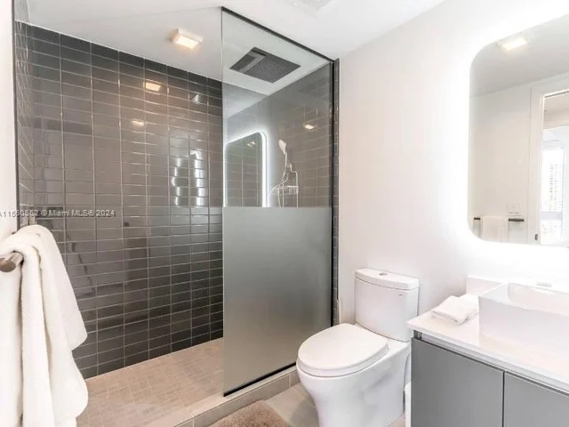 227 NE 2nd St # 1503, Miami FL 33132