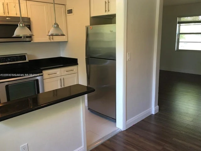 5605 SW 80th St # 10D, Miami FL 33143