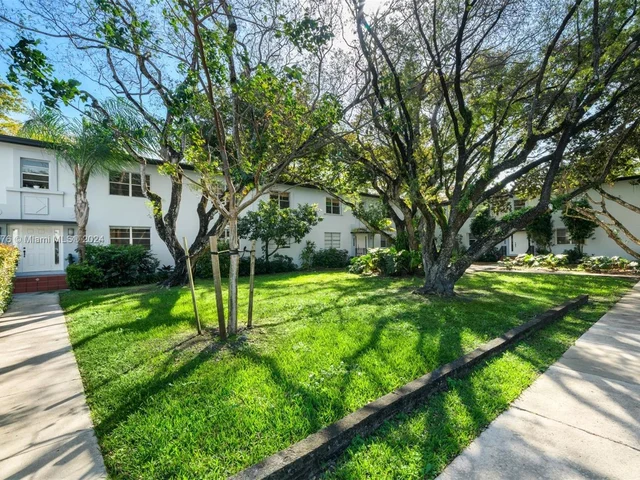 5605 SW 80th St # 10D, Miami FL 33143