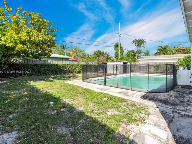 329 Laurie Rd, West Palm Beach FL 33405