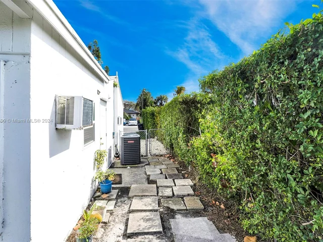 329 Laurie Rd, West Palm Beach FL 33405