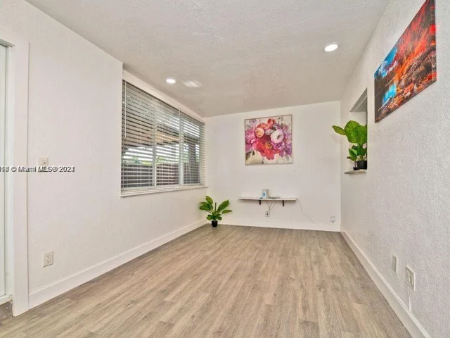 5510 Pierce St, Hollywood FL 33021