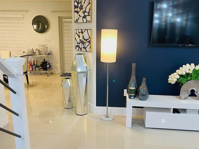 16225 SW 99th Ter, Miami FL 33196