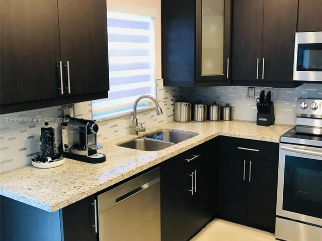 16225 SW 99th Ter, Miami FL 33196