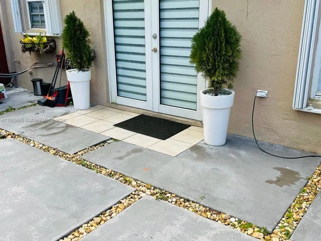 16225 SW 99th Ter, Miami FL 33196