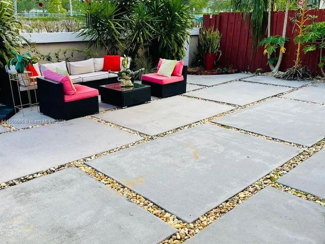 16225 SW 99th Ter, Miami FL 33196