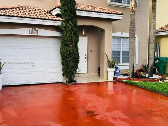 16225 SW 99th Ter, Miami FL 33196