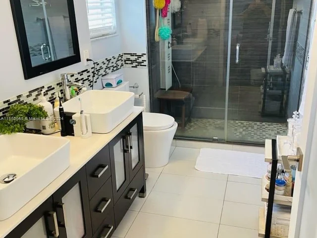 16225 SW 99th Ter, Miami FL 33196