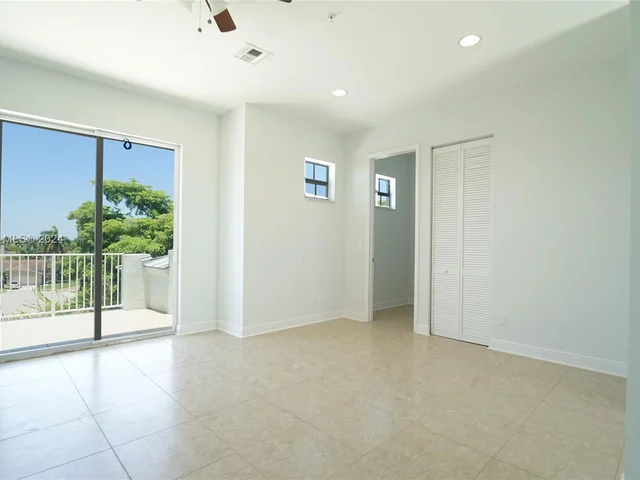 7736 NW 5th St # 7738, Plantation FL 33324