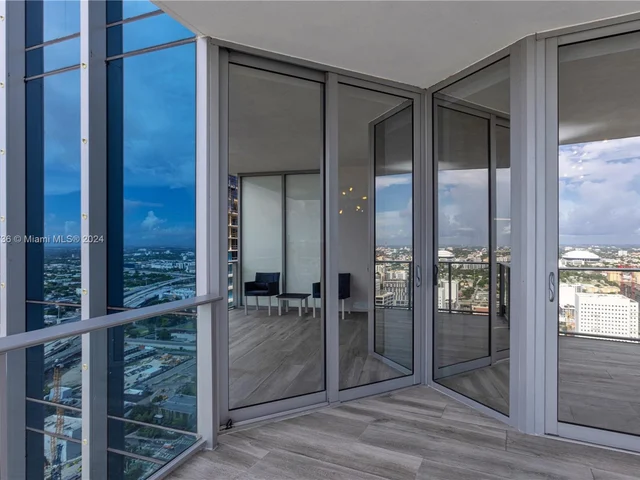 851 NE 1st Ave # 4008, Miami FL 33132