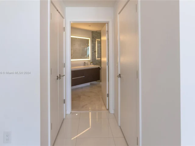 851 NE 1st Ave # 4008, Miami FL 33132