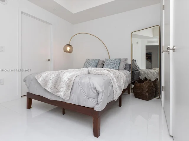 851 NE 1st Ave # 4008, Miami FL 33132