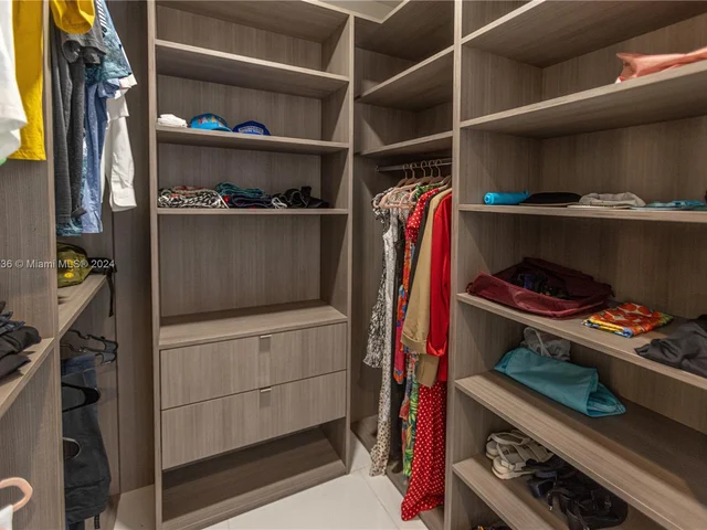 851 NE 1st Ave # 4008, Miami FL 33132