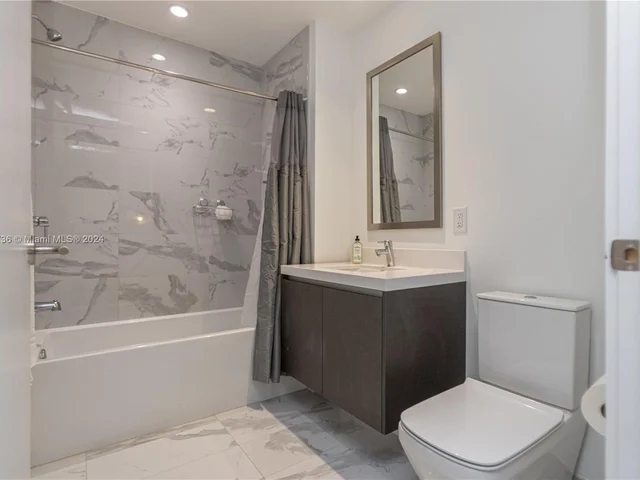 851 NE 1st Ave # 4008, Miami FL 33132