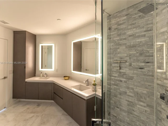 851 NE 1st Ave # 4008, Miami FL 33132