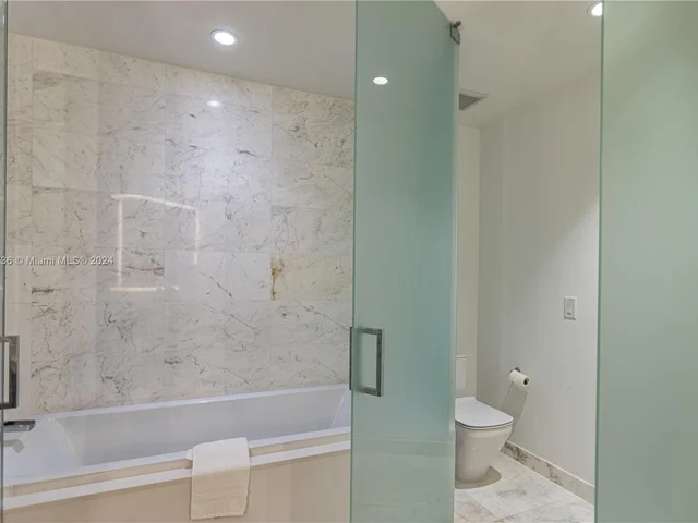 851 NE 1st Ave # 4008, Miami FL 33132