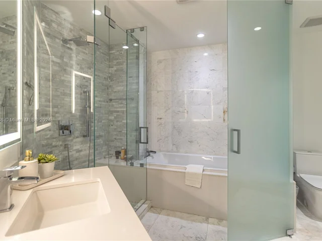 851 NE 1st Ave # 4008, Miami FL 33132