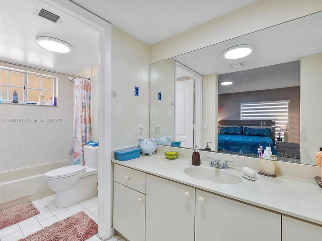 2505 W 76th St # 109, Hialeah FL 33016