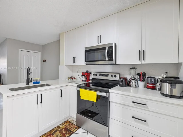 2505 W 76th St # 109, Hialeah FL 33016