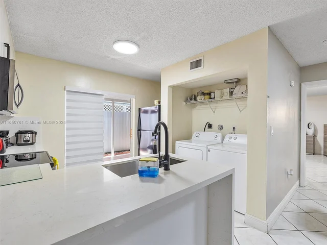 2505 W 76th St # 109, Hialeah FL 33016